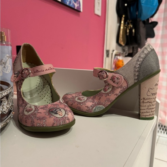 Hot Chocolate Design Chocolaticas Marie Antoinette Women's Mary Jane Pumps - Picture 6 of 13